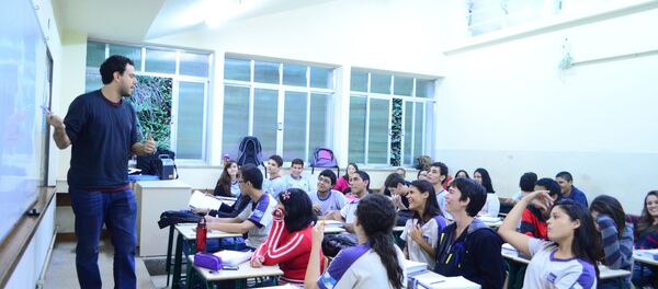 Escola de idiomas - Sputnik Brasil