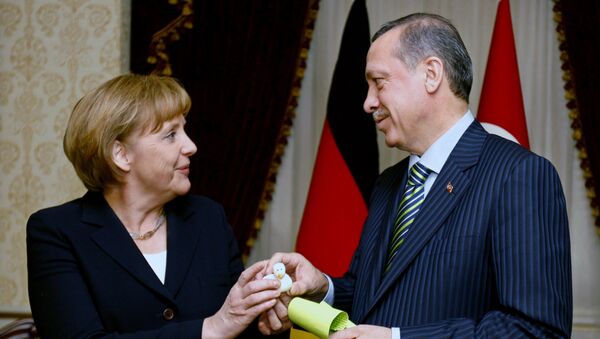 Chanceler da Alemanha, Angela Merkel e presidente turco Recep Tayyip Erdogan - Sputnik Brasil