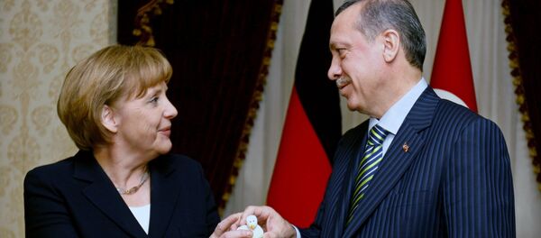 Chanceler da Alemanha, Angela Merkel e presidente turco Recep Tayyip Erdogan - Sputnik Brasil