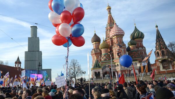 Comício-concerto “Somos juntos” em homenagem a reunificação da Crimeia com a Rússia decorre na praça Vasilevsky Spusk, junto ao Kremlin em Moscou - Sputnik Brasil
