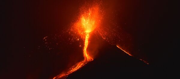 Vulcão em erupção (foto de arquivo) - Sputnik Brasil