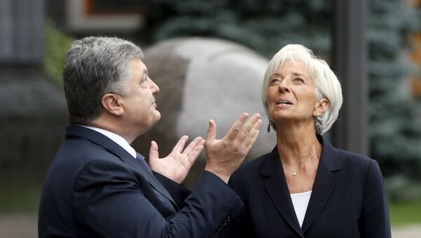 Ukrainian President Petro Poroshenko welcomes International Monetary Fund (IMF) Managing Director Christine Lagarde ahead of their meeting in Kiev, Ukraine, September 6, 2015 - Sputnik Brasil