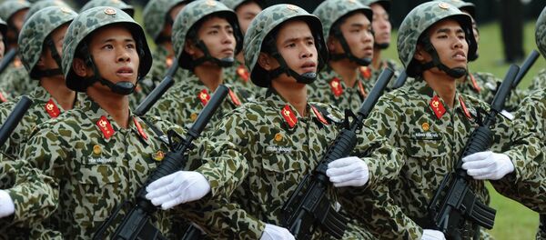 Solados do exército do Vietnã durante desfile militar Solados do exército do Vietnã durante desfile militar - Sputnik Brasil