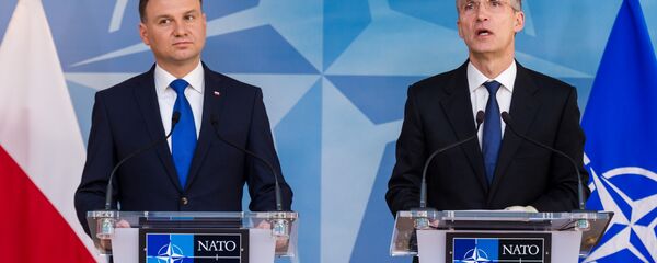 Jens Stoltenberg, o secretário geral da OTAN e Andrzej Duda, presidente da Polônia - Sputnik Brasil