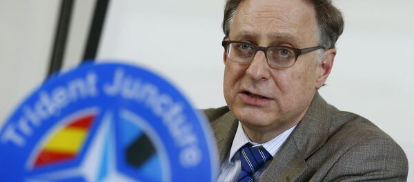 NATO Deputy Secretary General, Ambassador Alexander Vershbow talks during a news conference during a NATO military exercise at the Birgi NATO Airbase in Trapani, Italy October 19, 2015 - Sputnik Brasil