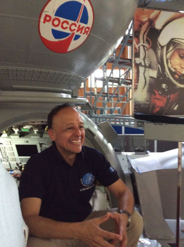 Vinicio Montoya no Centro de Treinamento de Cosmonautas Yury Gagarin Vinicio Montoya no Centro de Treinamento de Cosmonautas Yury Gagarin - Sputnik Brasil