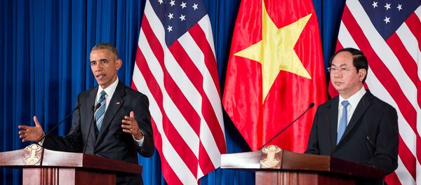 Presidente norte-americano Barack Obama e o presidente vietnamita Tran Dai Quang durante a entrevista coletiva em Hanói, Vietnã, 23 de maio de 2016 - Sputnik Brasil