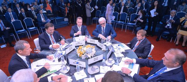 Uma sessão do Fórum Econômico Internacional de São Petersburgo  (SPIEF), os representantes do setor de negócios, 2016 - Sputnik Brasil