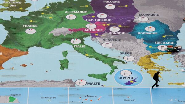 Mapa da Europa no jardim Champs de Mars, Paris, França, 2008 (foto de arquivo) - Sputnik Brasil