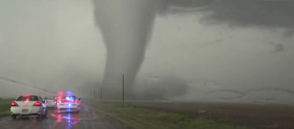 Incrível tornado no estado americano do Kansas - Sputnik Brasil