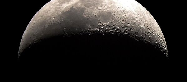 Imagem da Lua tirada do espaço - Sputnik Brasil