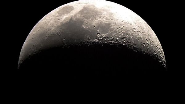 Imagem da Lua tirada do espaço - Sputnik Brasil