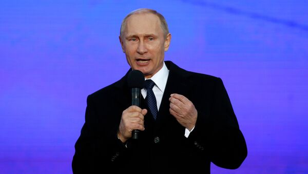 Vladimir Putin, residente da Rússia, no primeiro aniversário do tratado da Crimeia - Sputnik Brasil