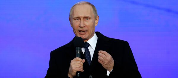 Vladimir Putin, residente da Rússia, no primeiro aniversário do tratado da Crimeia - Sputnik Brasil