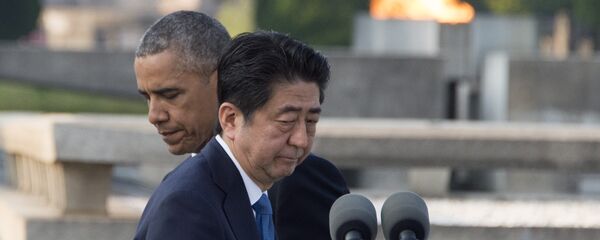 Barack Obama e Shinzo Abe durante evento solene em Hiroshima em 27 de maio de 2016 - Sputnik Brasil