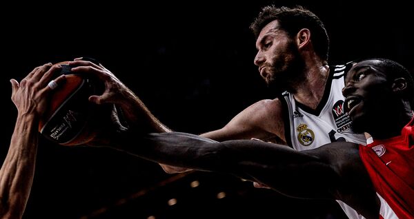 A foto de Aleksei Filipov. Rudy Fernández e Othello Hunter - Sputnik Brasil