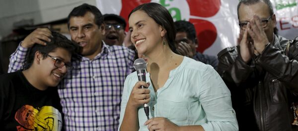 Peru's presidential candidate Veronika Mendoza addresses supporters at her campaign headquarters at the end of the first round of Peru's presidential election in Cuzco, Peru Peru's presidential candidate Veronika Mendoza addresses supporters at her campaign headquarters at the end of the first round of Peru's presidential election in Cuzco, Peru - Sputnik Brasil