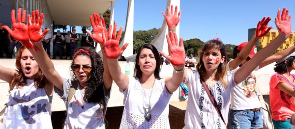 Caminhada das Flores repudia abuso e agressões contra as mulheres em Brasília, 29 de maio de 2016 - Sputnik Brasil