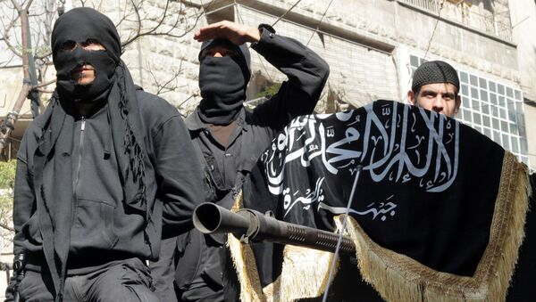 Members of jihadist group Al-Nusra Front take part in a parade calling for the establishment of an Islamic state in Syria, at the Bustan al-Qasr neighbourhood of Aleppo, on October 25, 2013 - Sputnik Brasil