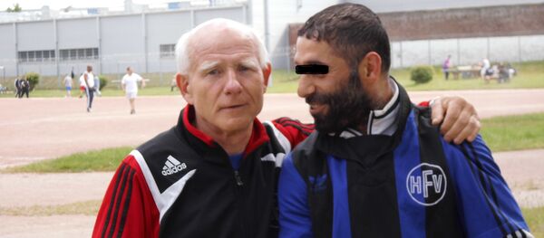 Gerhard Mewes, o treinador do clube de futebol da prisão Gerhard Mewes, o treinador do clube de futebol da prisão - Sputnik Brasil