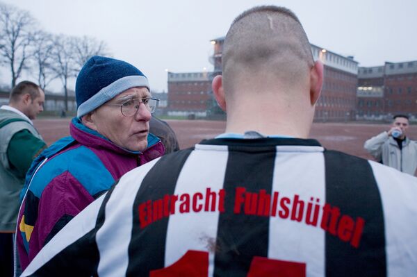 Gerhard Mewes, o treinador do clube de futebol da prisão  - Sputnik Brasil