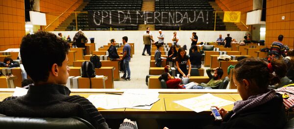 Estudantes ocupam Assembleia Legislativa de São Paulo cobrando melhoras no ensino e instalação de CPI sobre roubo de merendas - Sputnik Brasil