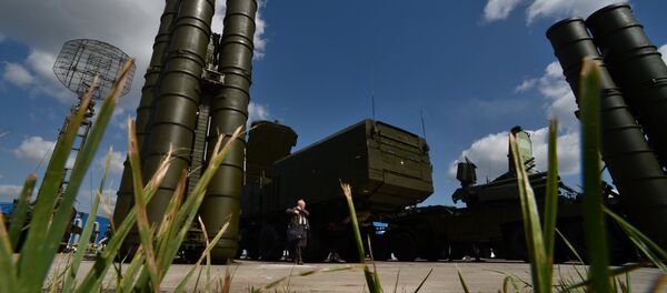 Sistemas de mísseis antiaéreos S-300 - Sputnik Brasil