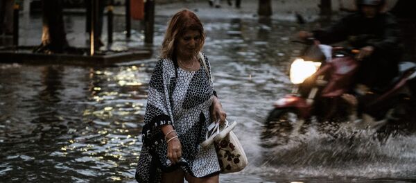 Chuva no Rio em março de 2016 também alagou as ruas - Sputnik Brasil