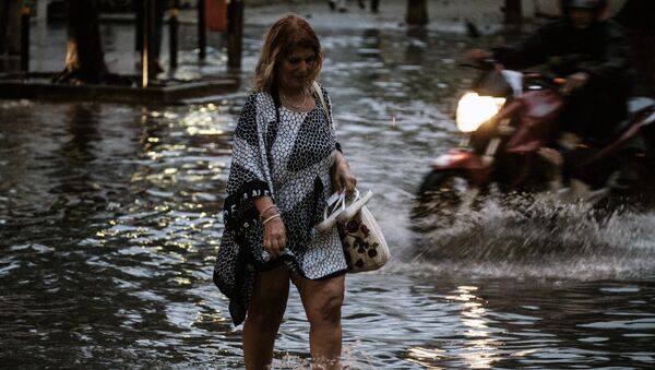 Chuva no Rio em março de 2016 também alagou as ruas - Sputnik Brasil
