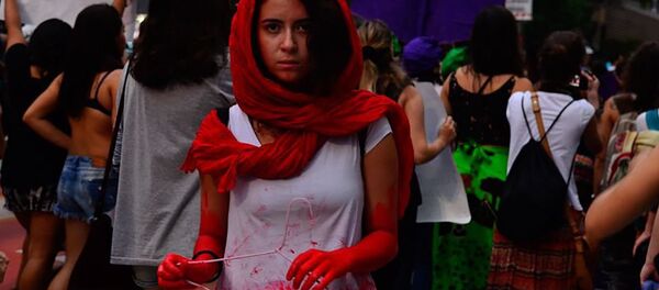 Estupro coletivo Rio - Sputnik Brasil