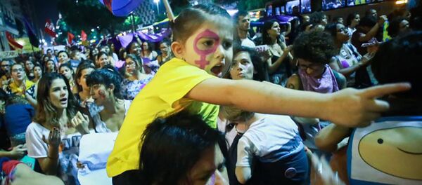 Ato Por Todas Elas reuniu milhares de mulheres no Rio de Janeiro contra a cultura do estupro - Sputnik Brasil