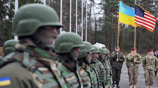 Soldados ucranianos e americanos durante treinamentos em Yavoriv - Sputnik Brasil