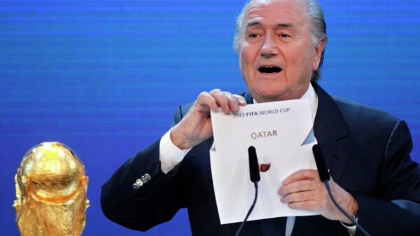 O presidente da FIFA, Sepp Blatter, anunciando a sede do Mundial de 2022 - Sputnik Brasil