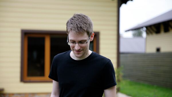 Ex-funcionário de NSA Edward Snowden - Sputnik Brasil