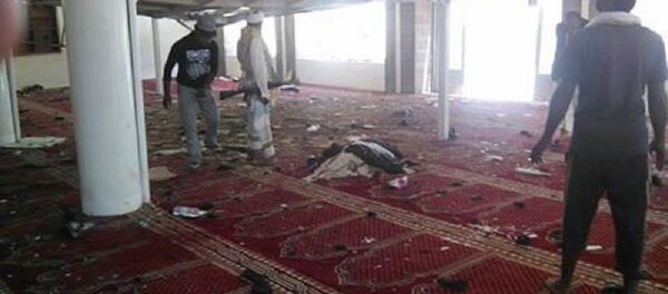 Homens-bomba se explodem em mesquita no Iêmen, matando dezenas de pessoas - Sputnik Brasil