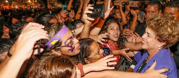 Presidenta Dilma Rousseff durante Ato “Mulheres pela Democracia contra o Golpe”, no Rio de Janeiro - Sputnik Brasil