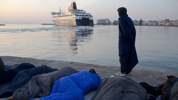 Refugiados e migrantes de Paquistão estão dormindo na costa grega. Foto de arquivo de 6 de abril, 2016 - Sputnik Brasil