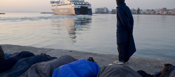 Refugiados e migrantes de Paquistão estão dormindo na costa grega. Foto de arquivo de 6 de abril, 2016 - Sputnik Brasil