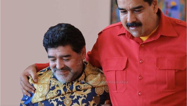 Diego Maradona e Nicolás Maduro - Sputnik Brasil
