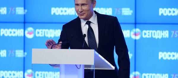 Presidente russo Vladimir Putin faz discurso no Fórum Midiático Internacional Nova Época do Jornalismo: a Despedida do Mainstream na sede da agência Rossiya Segodnya, Moscou, Rússia, 7 de junho de 2016 - Sputnik Brasil