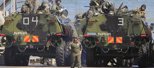 Soldiers park their amphibious vehicles on a ship as they participate in a massive amphibious landing during NATO sea exercises BALTOPS 2015 that are to reassure the Baltic Sea region allies in the face of a resurgent Russia, in Ustka, Poland, Wednesday, June 17, 2015 - Sputnik Brasil