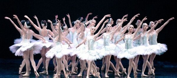 Ballet 'O Lago dos Cisnes' no Theatro Municipal do Rio - Sputnik Brasil