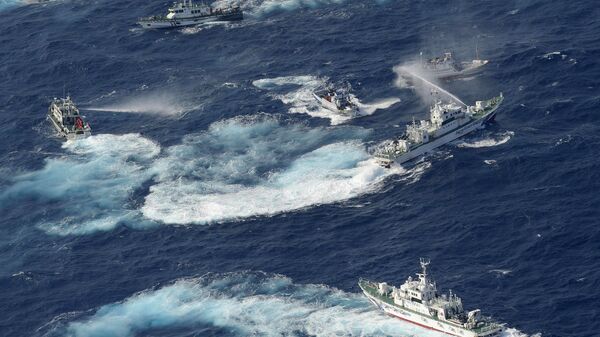Guarda Costeira japonesa usa canhões de água em disputa territorial nas ilhas Senkaku - Sputnik Brasil