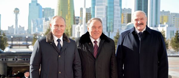 Vladimir Putin, Nursultan Nazarbaev e Aleksandr Lukashenko - Sputnik Brasil