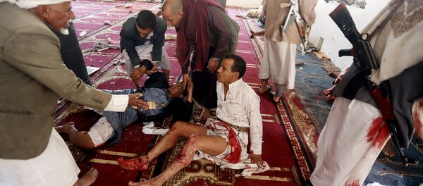 Homens-bomba se explodem em mesquita no Iêmen, matando dezenas de pessoas Homens-bomba se explodem em mesquita no Iêmen, matando dezenas de pessoas - Sputnik Brasil