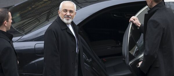 Javad Zarif, ministro de Relações Exteriores do Irã, volta ao hotel após negociações com o secretário de Estado americano, John Kerry - Sputnik Brasil