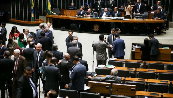 Câmara aprova DRU em 2º turno e oposição alerta para prejuízos na saúde e previdência - Sputnik Brasil