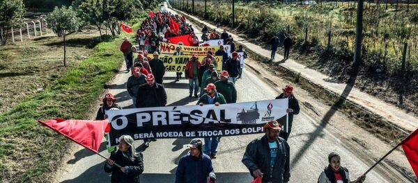 Trabalhadores marcham para denunciar o Golpe contra a democracia no Brasil – Araucária, região metropolitana de Curitiba - Sputnik Brasil