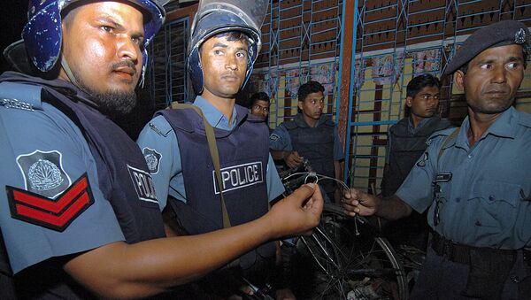 Bangladeshi policemen - Sputnik Brasil