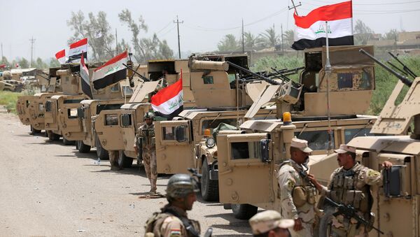 Military vehicles of the Iraqi security forces are seen on the outskirts of Falluja - Sputnik Brasil